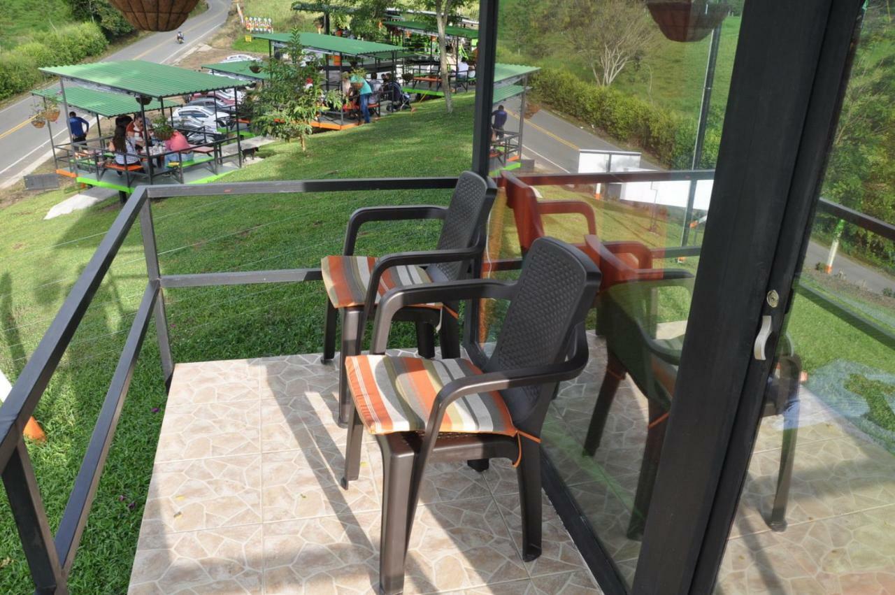 Glamping - Calochorno Hotel Alcalá Екстериор снимка